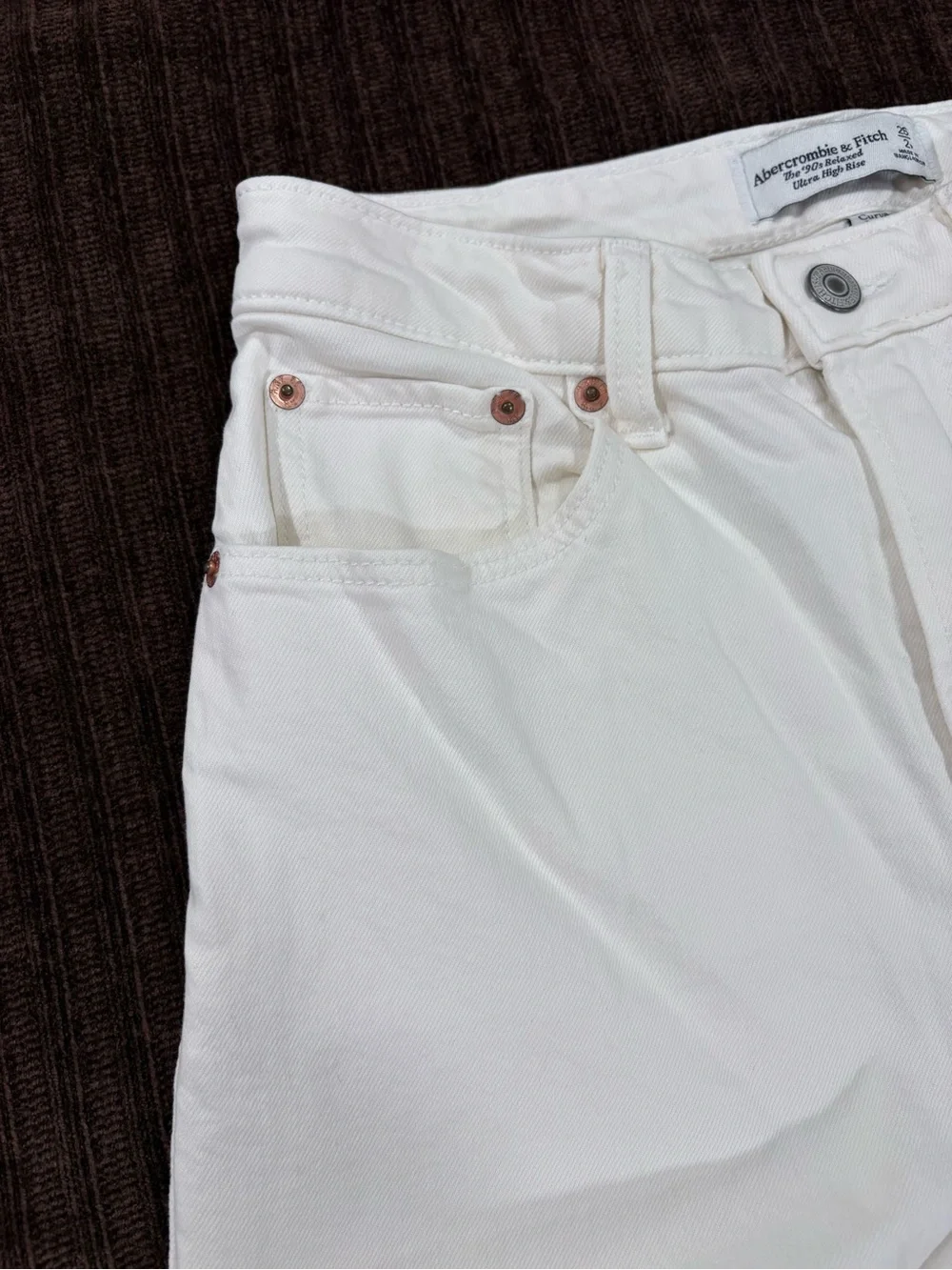 Abercrombie Curve Love 90s Relaxed Ultra High Rise White Cuffed Jeans 26